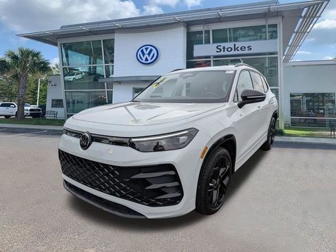 New 2026 Volkswagen Tiguan SE R-Line FWD image 8