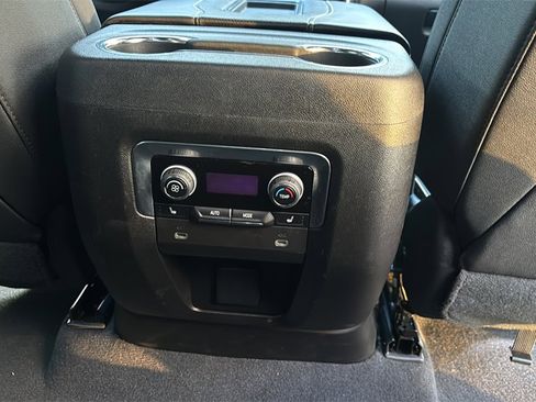 Used 2023 Chevrolet Suburban Premier image 11