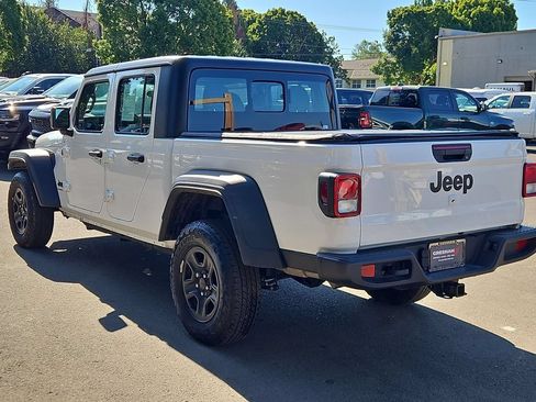 Used 2024 Jeep Gladiator Sport AWD/4WD image 5