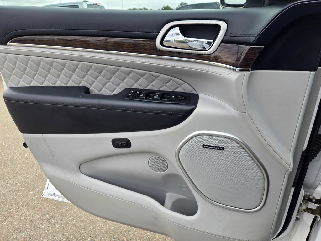 Used 2019 Jeep Grand Cherokee Summit AWD/4WD image 23