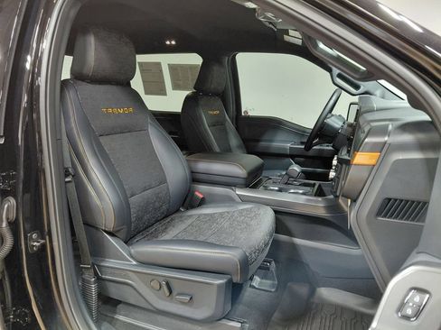 Certified 2025 Ford F150 Tremor AWD/4WD image 29