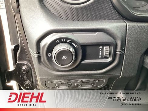 Used 2024 Jeep Wrangler Rubicon w/ Convenience Group AWD/4WD image 19