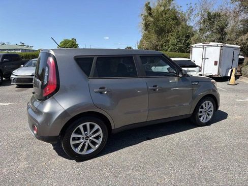 Used 2017 Kia Soul + image 2