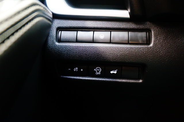 Used 2025 Nissan Rogue SV AWD/4WD image 26