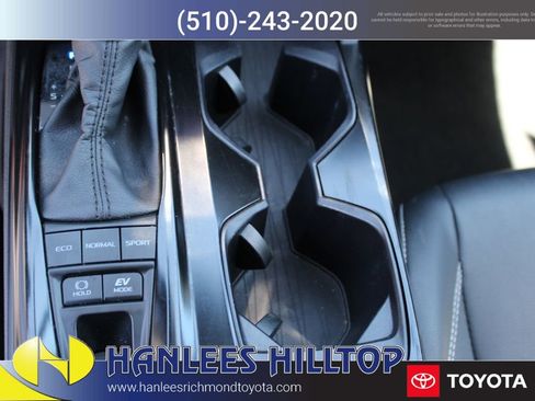 Used 2025 Toyota Camry SE FWD image 19