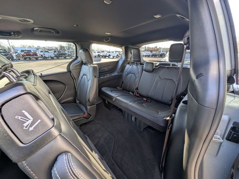 New 2026 Chrysler Pacifica Select image 17