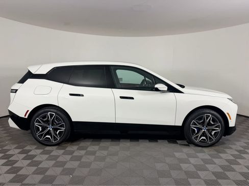 Used 2023 BMW iX xDrive50 w/ Sport Package AWD/4WD image 2