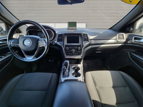 Used 2020 Jeep Grand Cherokee Laredo image 10