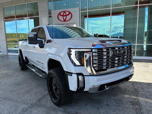 Used 2024 GMC Sierra 2500 Denali w/ Denali Reserve Package AWD/4WD image 11
