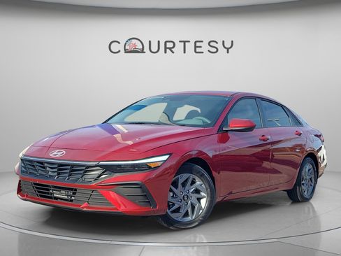 Used 2025 Hyundai Elantra Blue image 1