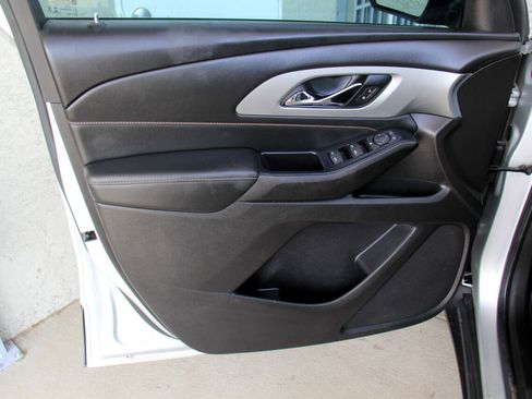 Used 2021 Chevrolet Traverse LS image 19