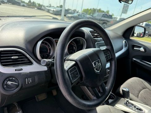 Used 2018 Dodge Journey SE image 22