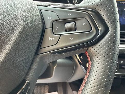 Used 2025 Chevrolet Trax RS w/ Sunroof Package FWD image 26