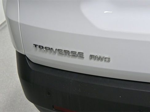 Used 2020 Chevrolet Traverse LT w/ LPO, Floor Liner Package image 5