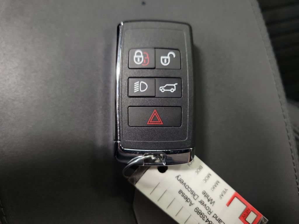 Used 2020 Land Rover Discovery Sport SE AWD/4WD image 19