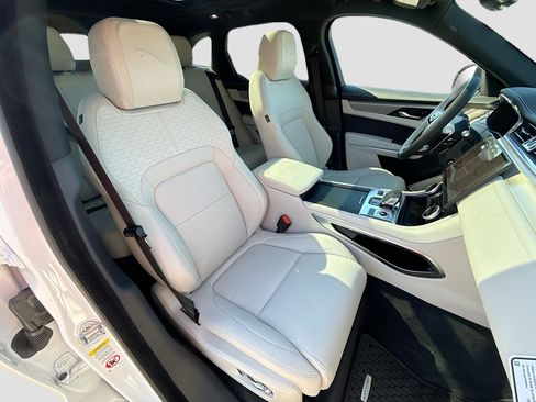 New 2026 Jaguar F-PACE R-Dynamic S image 15