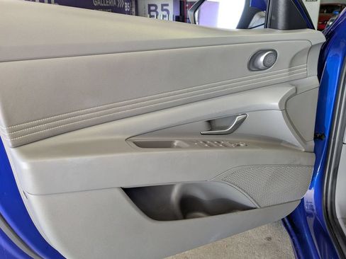 Used 2025 Hyundai Elantra SEL FWD image 19