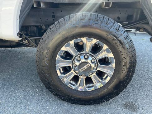 Used 2018 Ford F250 XLT w/ XLT Premium Package AWD/4WD image 16