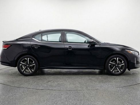 Used 2025 Nissan Sentra SV image 11
