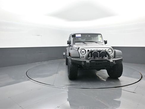 Used 2017 Jeep Wrangler Unlimited Rubicon w/ Connectivity Group image 2