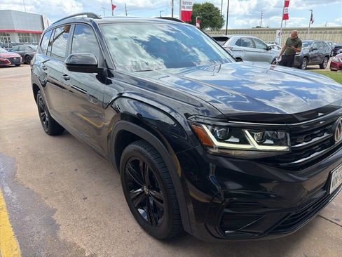 Used 2023 Volkswagen Atlas SEL R-Line AWD/4WD image 4