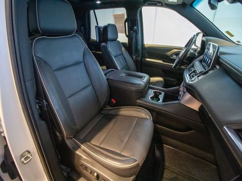 Used 2021 GMC Yukon SLT w/ SLT Luxury Plus Package image 18