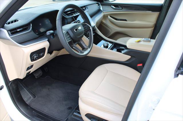 Certified 2024 Jeep Grand Cherokee Limited AWD/4WD image 22
