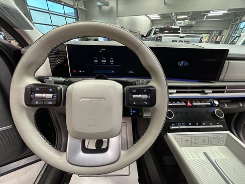 Used 2024 Hyundai Santa Fe Calligraphy image 10