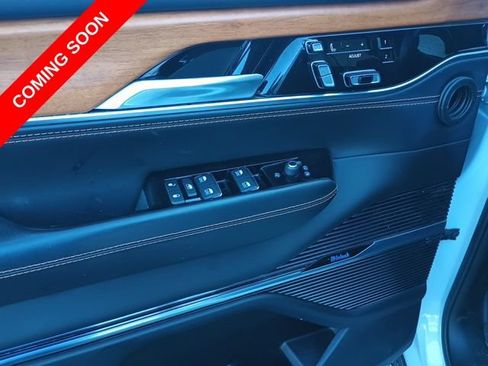 Certified 2022 Jeep Grand Wagoneer Series III w/ Flexible Seating Group AWD/4WD image 16