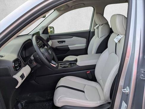 New 2026 Honda Pilot Touring image 4
