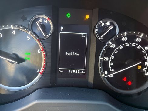 Used 2023 Lexus GX 460 Premium image 16