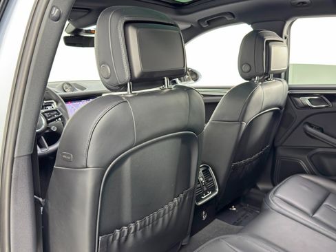 Used 2023 Porsche Macan image 33