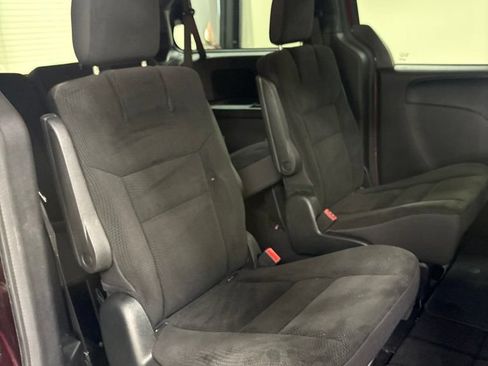 Used 2018 Dodge Grand Caravan SE FWD image 28