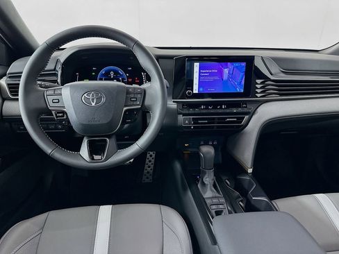 Used 2025 Toyota Camry SE image 22