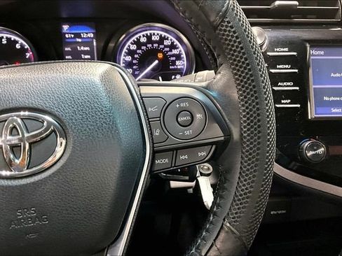 Used 2020 Toyota Camry SE w/ Blackout Package image 12