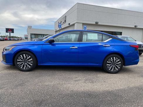 Certified 2025 Nissan Altima 2.5 SV FWD image 2