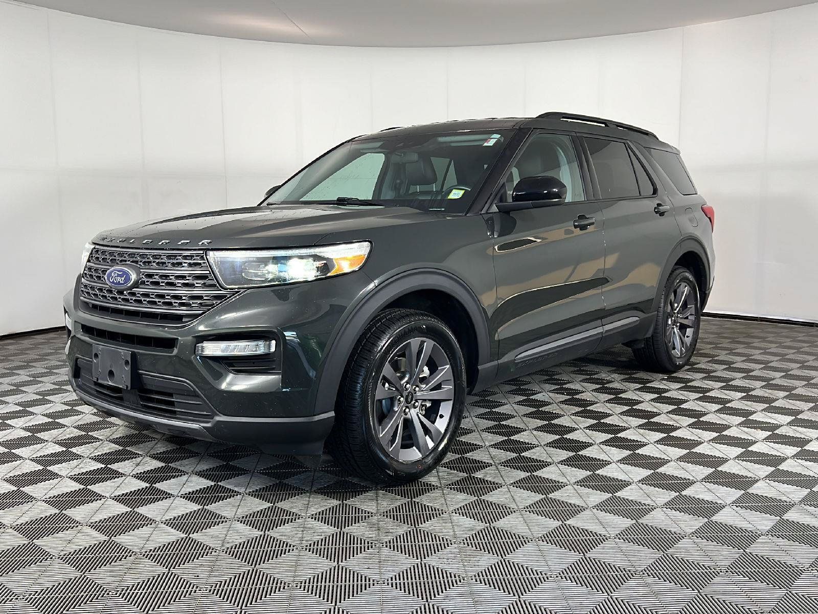Used 2022 Ford Explorer XLT w/ Equipment Group 202A AWD/4WD image 12
