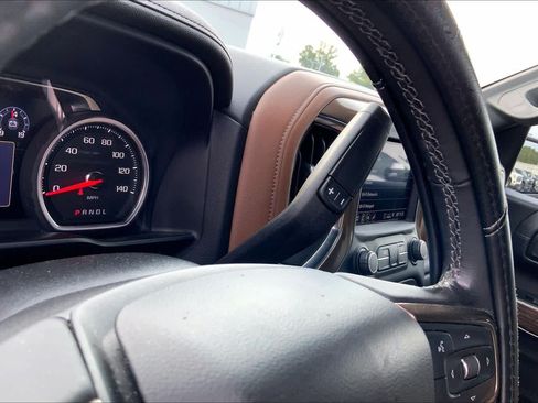 Used 2019 Chevrolet Silverado 1500 High Country w/ Technology Package RWD image 14