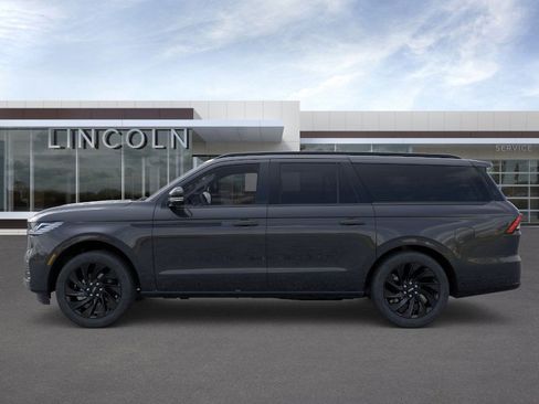 New 2026 Lincoln Navigator L Reserve w/ Jet Appearance Package AWD/4WD image 3