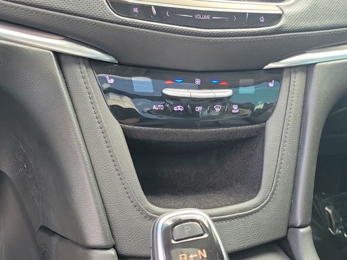 Used 2017 Cadillac XT5 Luxury w/ Driver Awareness Package FWD image 27