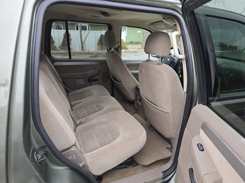 Used 2004 Ford Explorer XLT image 14