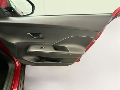 Used 2025 Hyundai Kona SEL AWD/4WD image 32