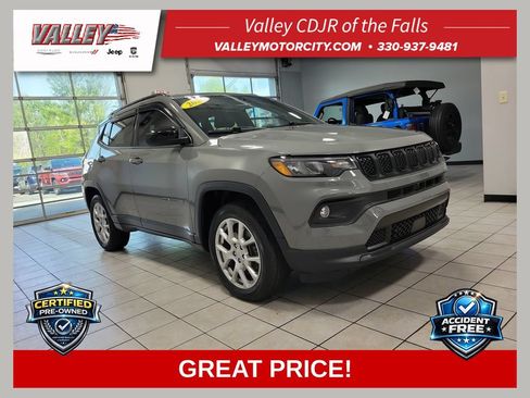 Certified 2023 Jeep Compass Latitude AWD/4WD image 1