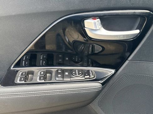 Used 2022 Kia Niro Touring Special Edition FWD image 25