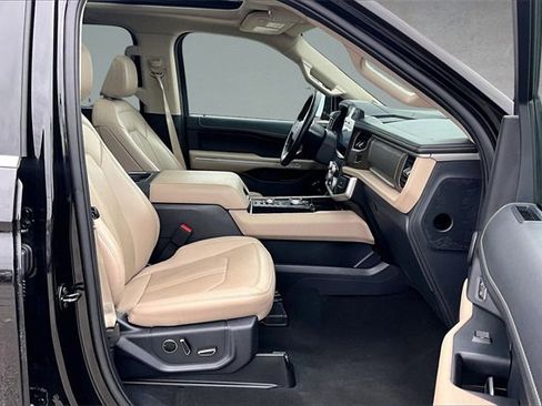 Used 2024 Ford Expedition Limited image 7