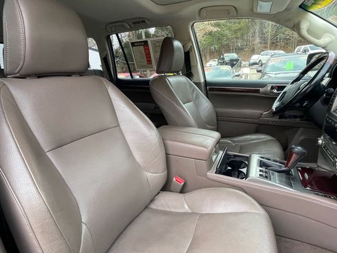 Used 2017 Lexus GX 460 Premium image 30