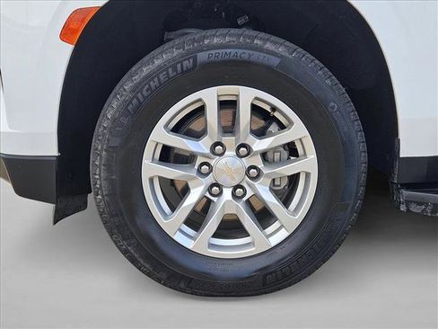 Used 2024 Chevrolet Suburban LT image 24