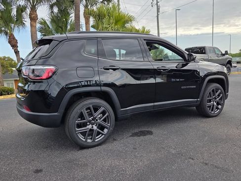 Used 2026 Jeep Compass Latitude AWD/4WD image 7