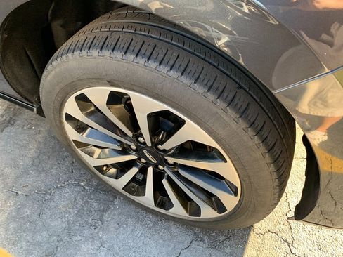 Used 2023 Lincoln Navigator Reserve AWD/4WD image 5