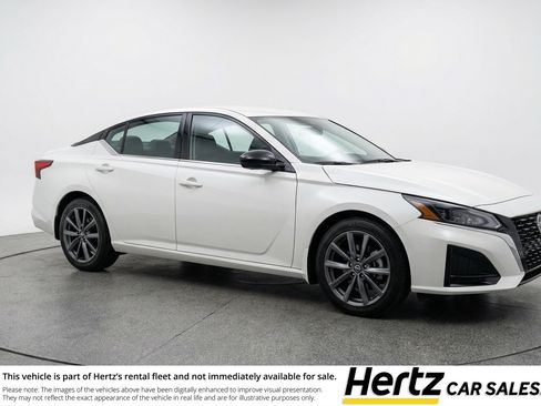 Used 2025 Nissan Altima 2.5 SV FWD image 1